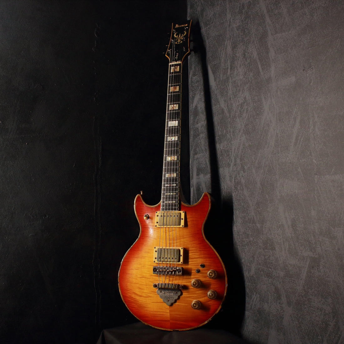 Ibanez Artist AR-300 Cherry Sunburst 1981