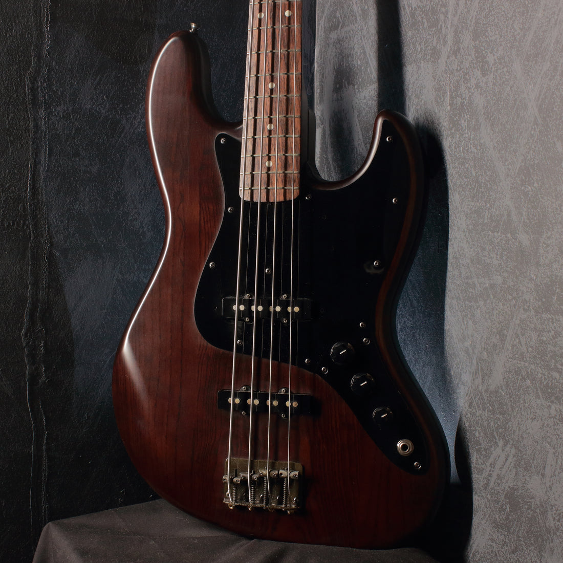 Fender Japan ‘62 Jazz Bass JB62-WAL Satin Walnut 2003