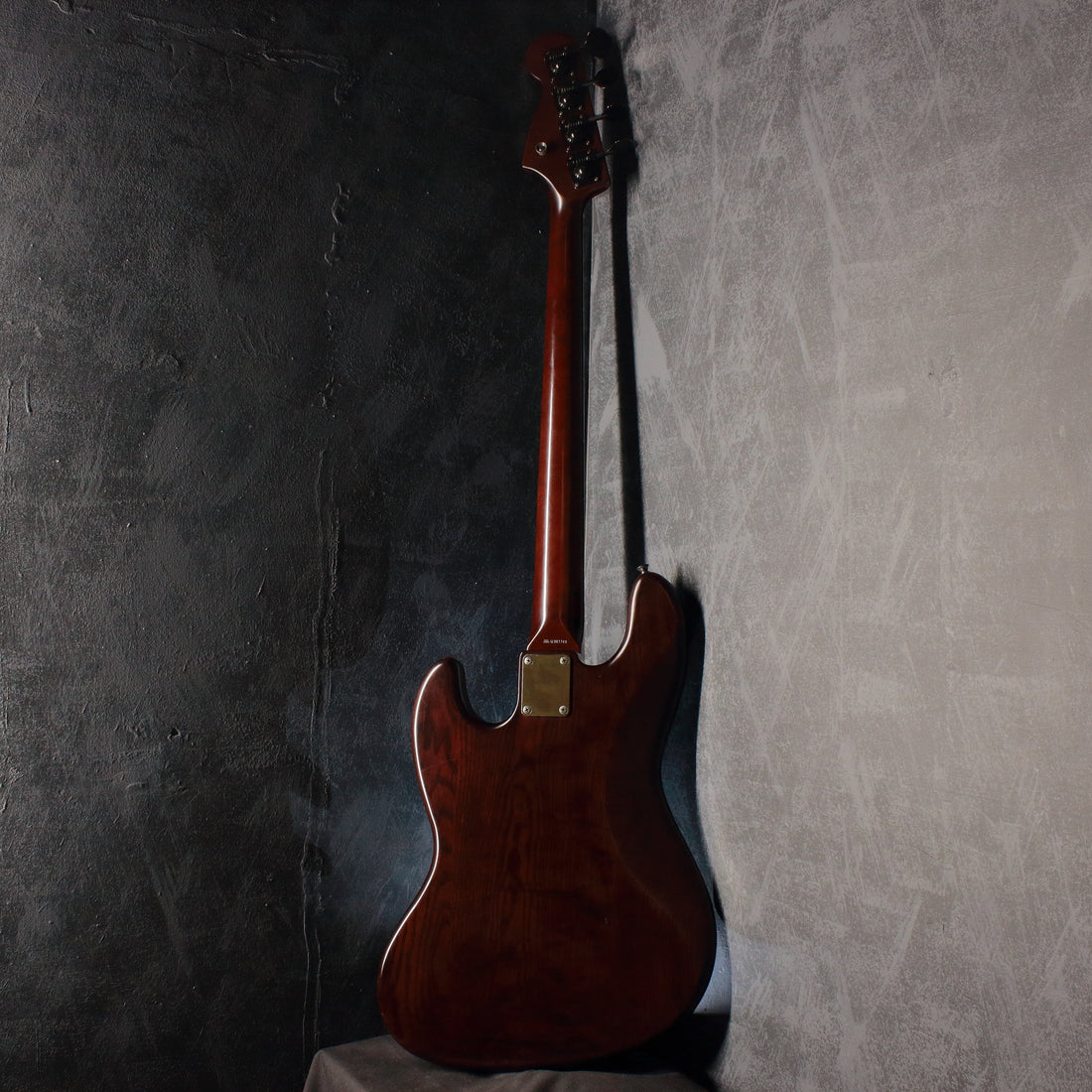 Fender Japan ‘62 Jazz Bass JB62-WAL Satin Walnut 2003