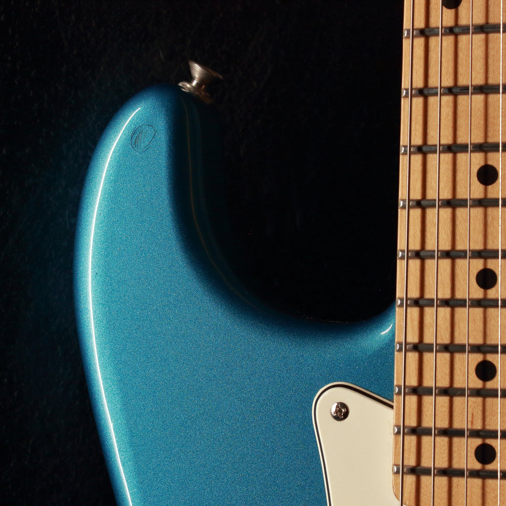 Fender Standard Stratocaster Lake Placid Blue 2016