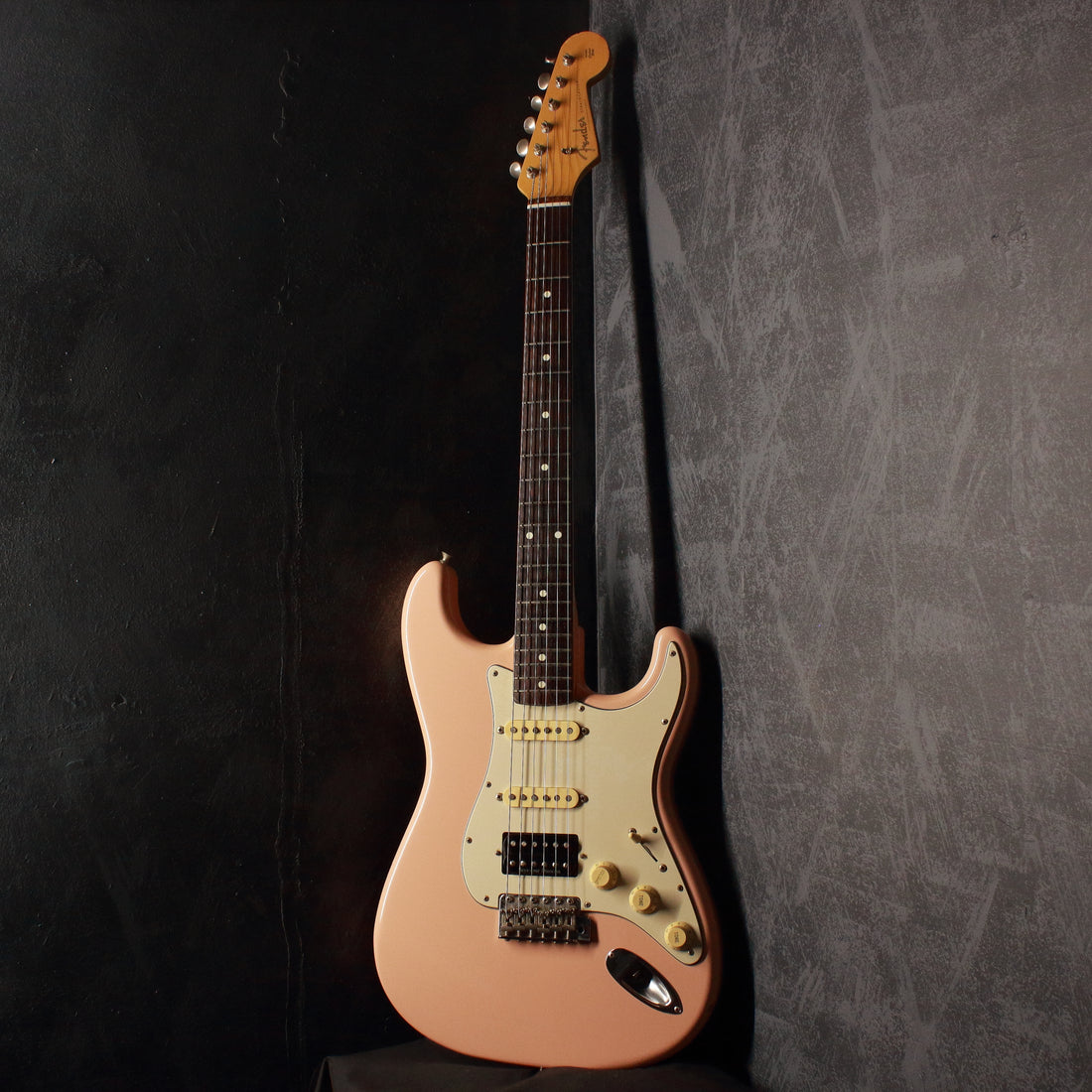 Fender Japan '62 Stratocaster ST62-70 Shell Pink 1993