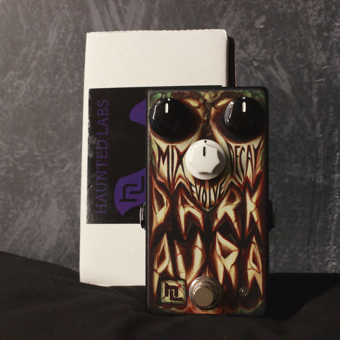 Haunted Labs Dark Aura Modulated Reverb Pedal