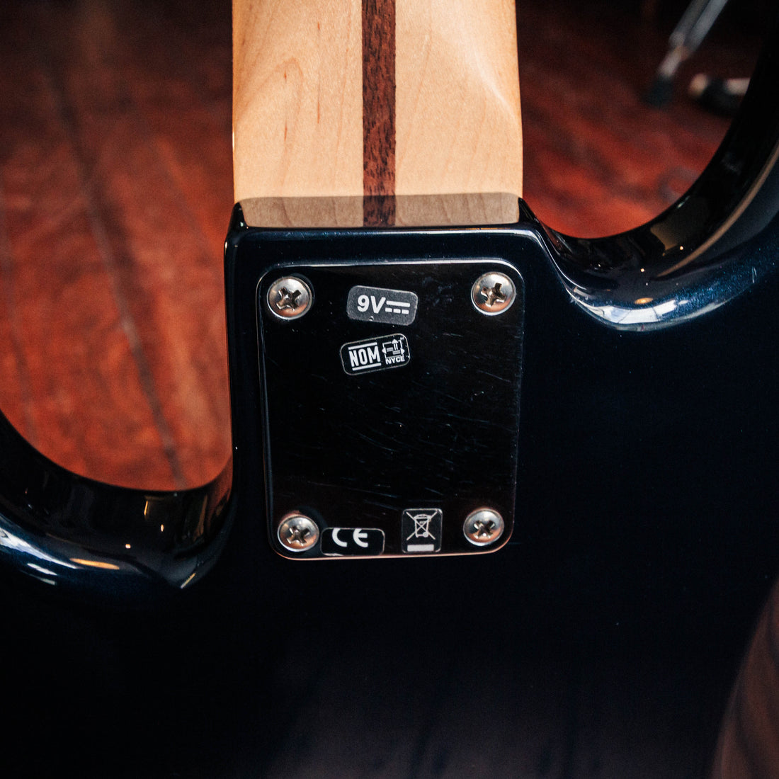 Fender Deluxe Active Precision Bass Special Navy Blue Metallic 2014