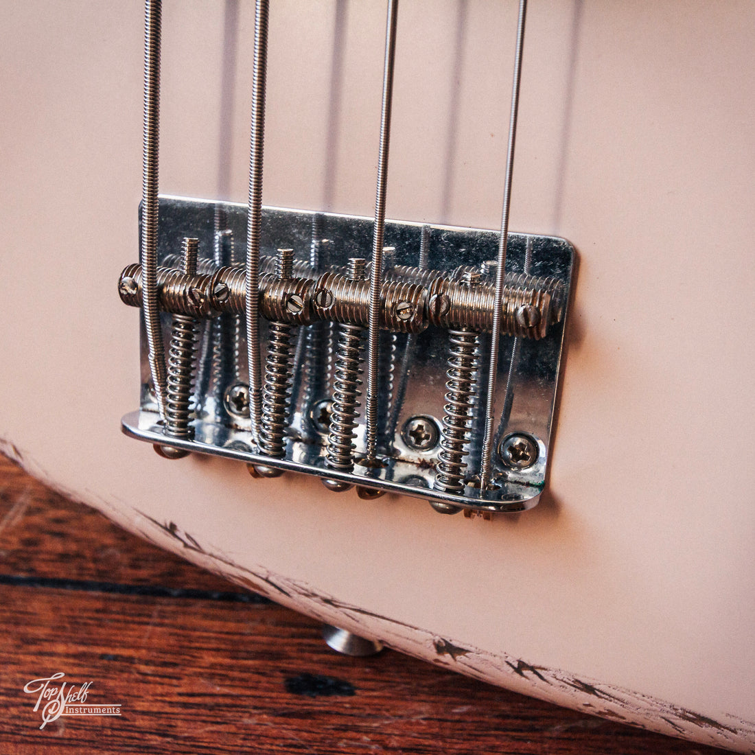 Fender Flea Jazz Bass Faded Shell Pink 2024