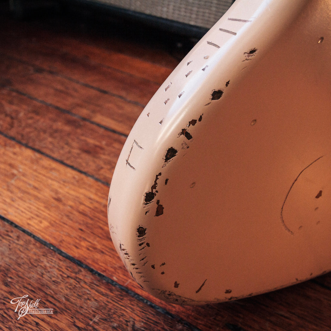 Fender Flea Jazz Bass Faded Shell Pink 2024