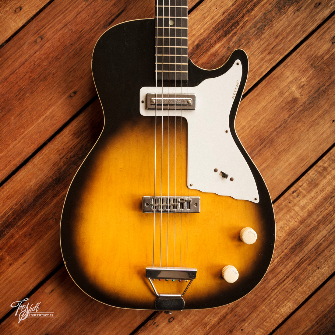 Harmony Stratotone Mars H45 Sunburst 1962