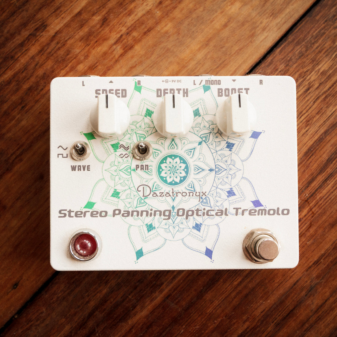 Dazatronyx Stereo Panning Optical Tremolo