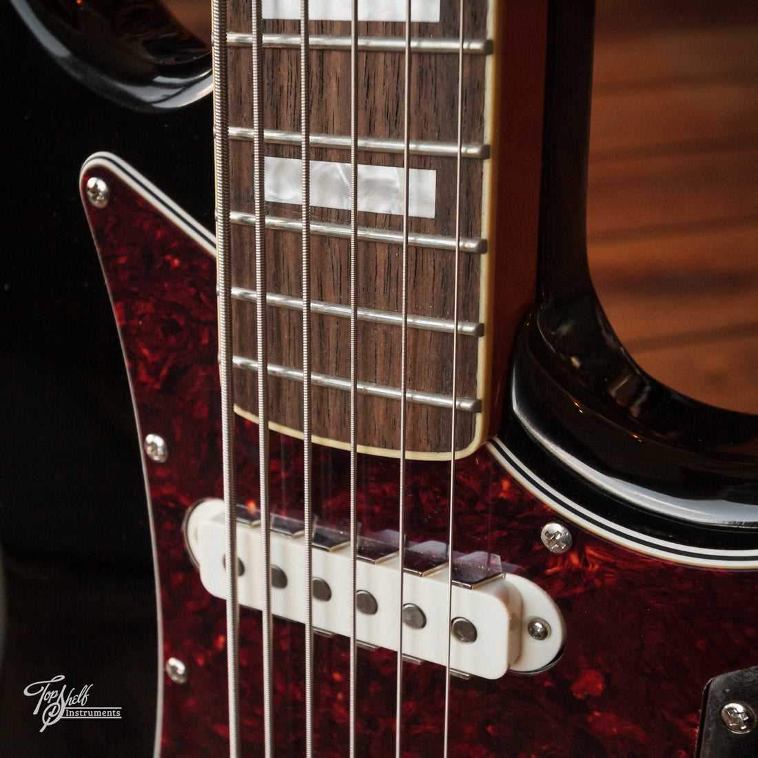 Squier Classic Vibe Bass VI Black 2024