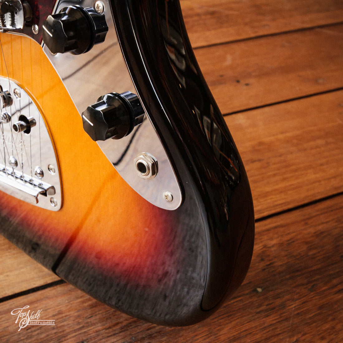 Fender Made in Japan Traditional 60s Jaguar Sunburst 2023