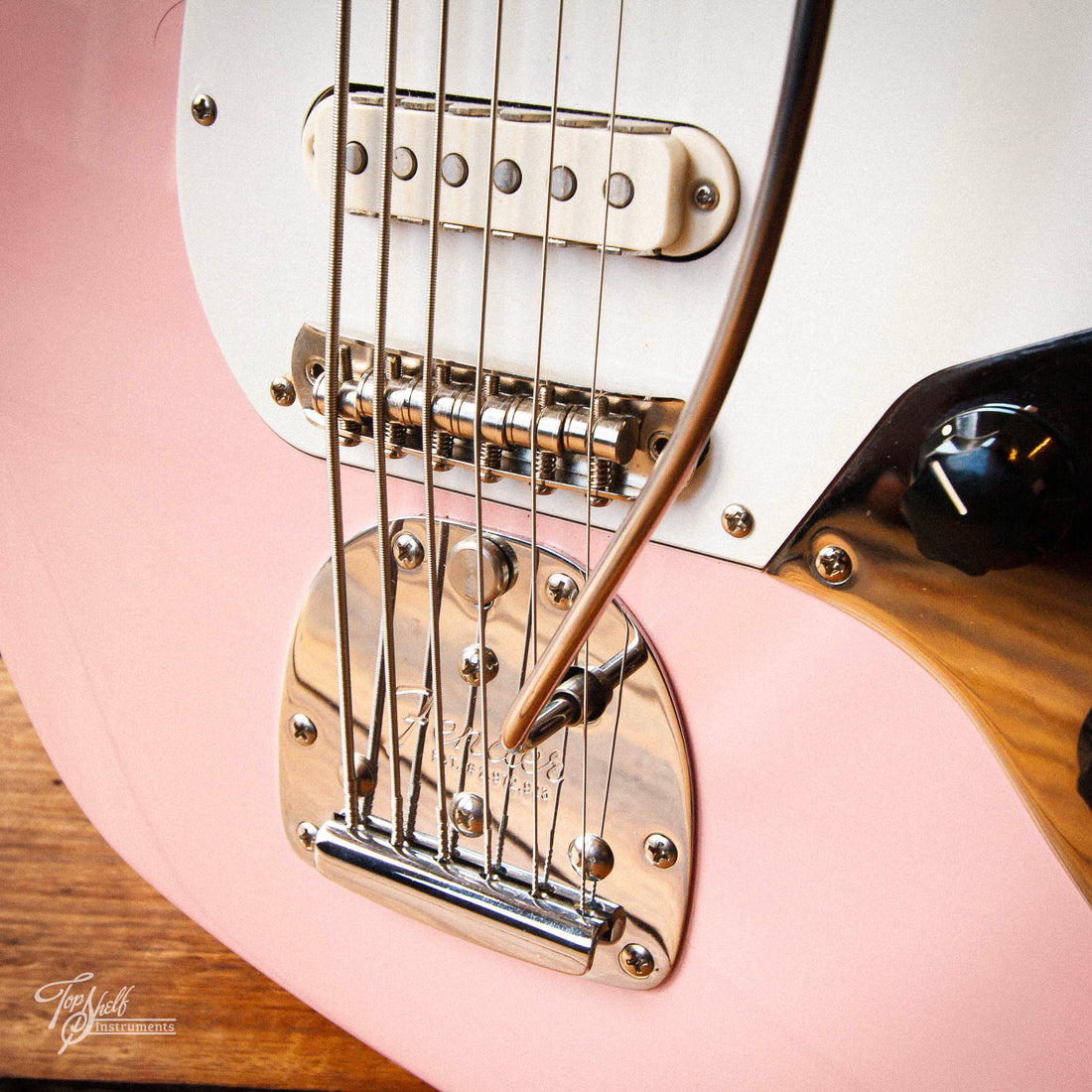 Squier Classic Vibe Bass VI FSR Shell Pink 2021