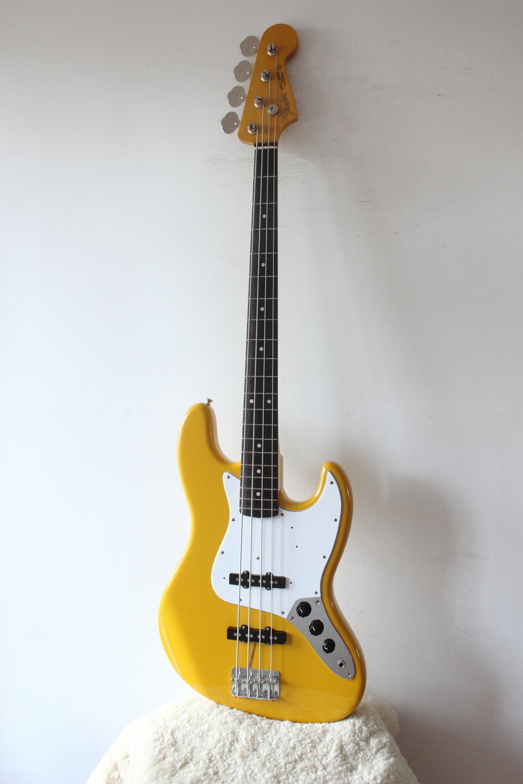 Fender Japan ‘62 Reissue Jazz Bass JB62-58 Rebel Yellow 1999-02