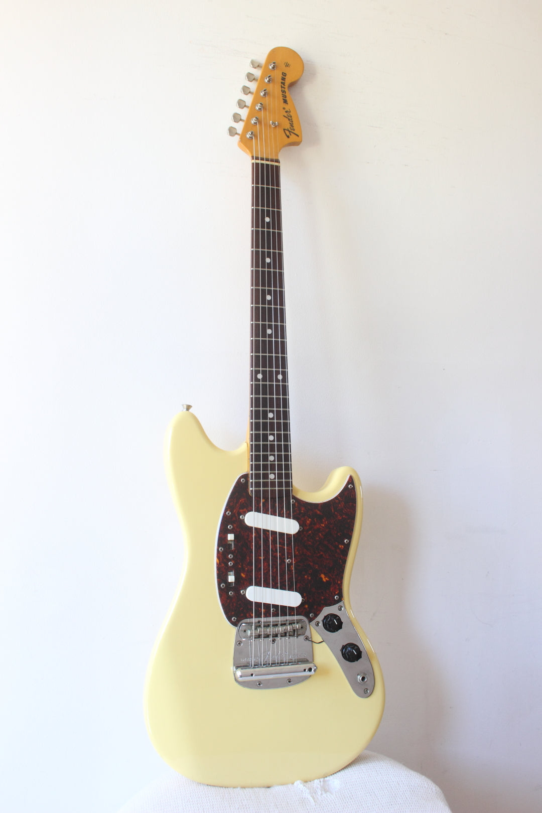Fender Japan '69 Reissue Mustang MG69-65 Yellow White 2002-04