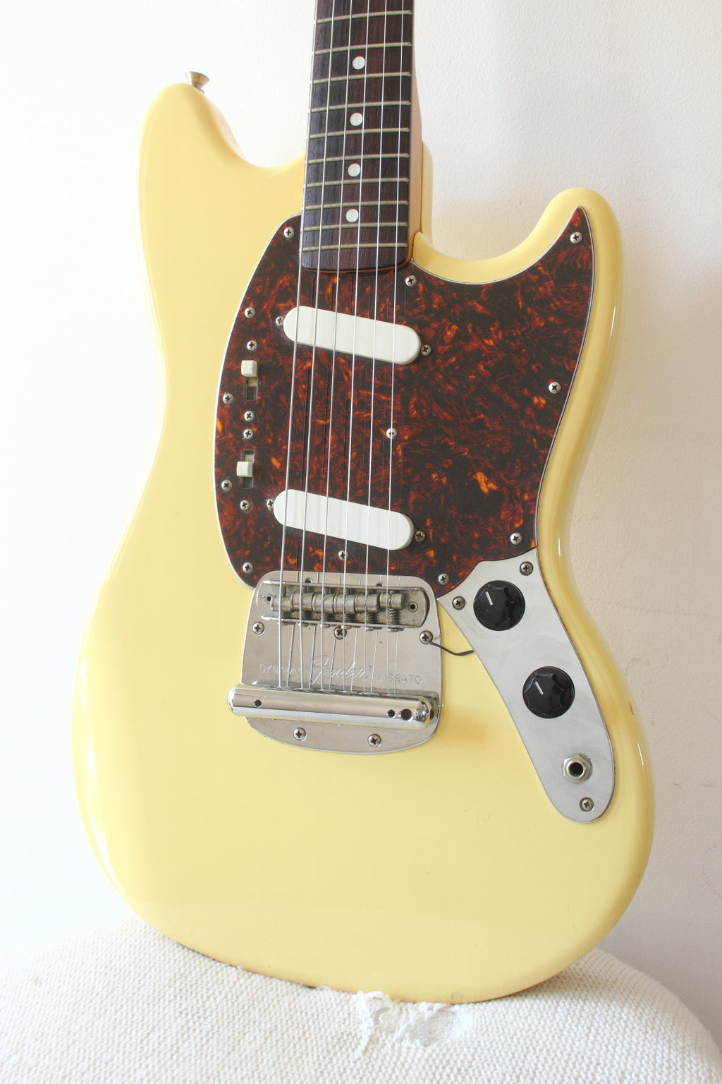 Fender Japan '69 Reissue Mustang MG69-65 Yellow White 2002-04
