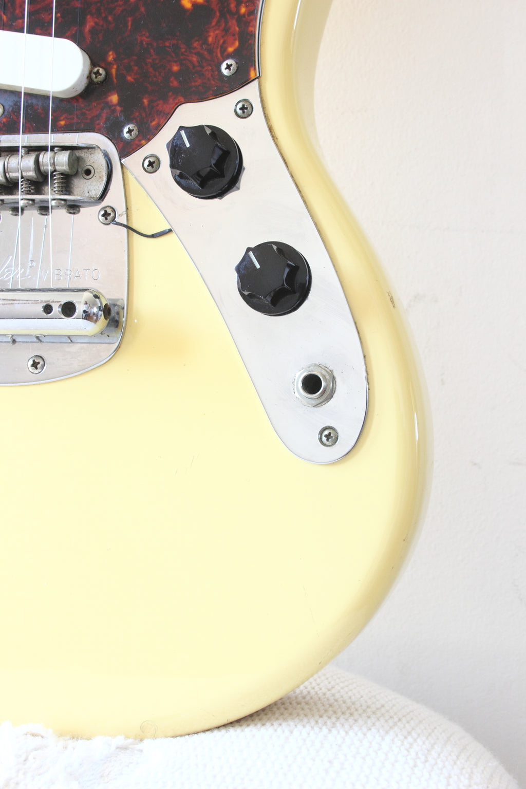 Fender Japan '69 Reissue Mustang MG69-65 Yellow White 2002-04