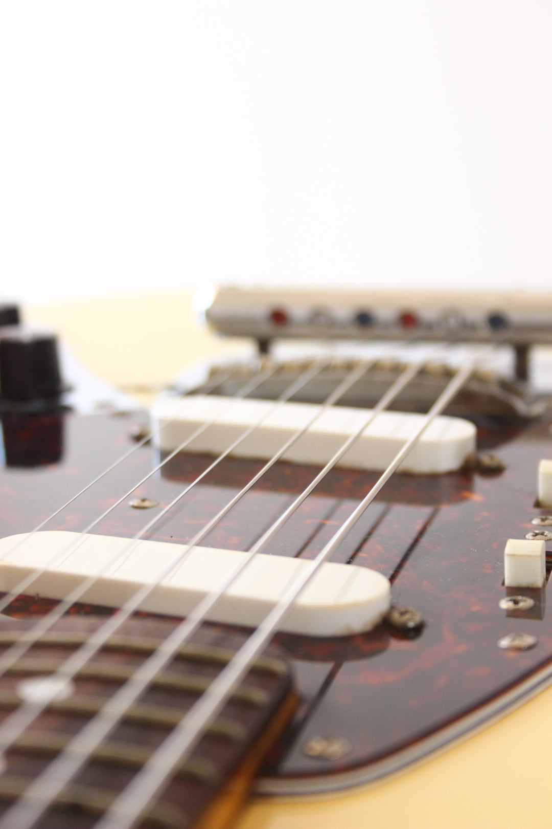 Fender Japan '69 Reissue Mustang MG69-65 Yellow White 2002-04