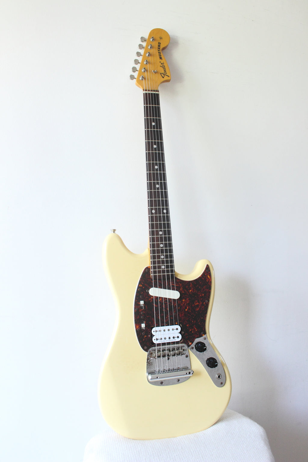 Fender Japan '69 Reissue Mustang MG69-65 Yellow White 2002-04