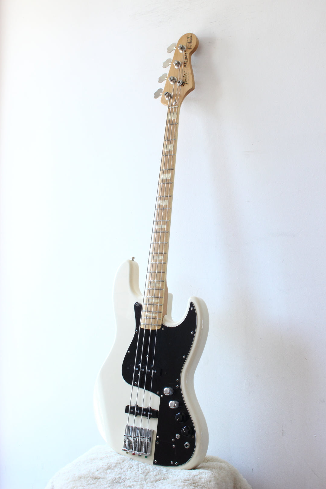 Fender Japan Marcus Miller Signature Jazz Bass Vintage White 2007-10