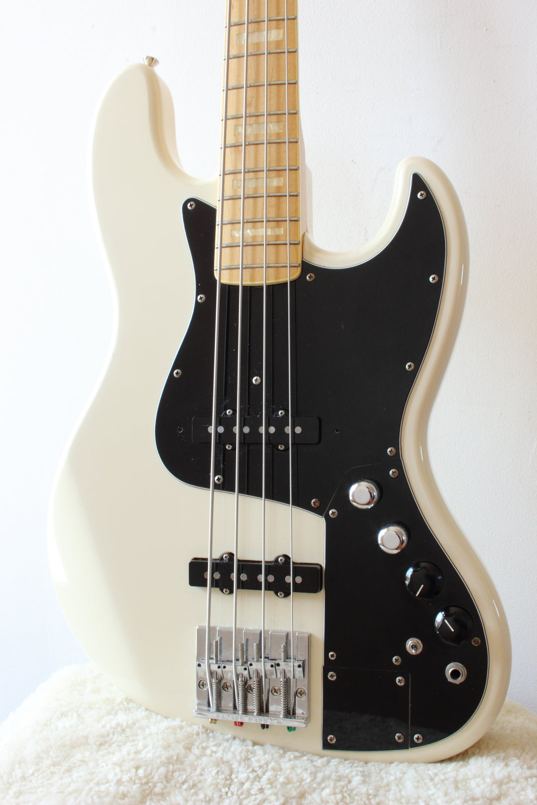 Fender Japan Marcus Miller Signature Jazz Bass Vintage White 2007-10