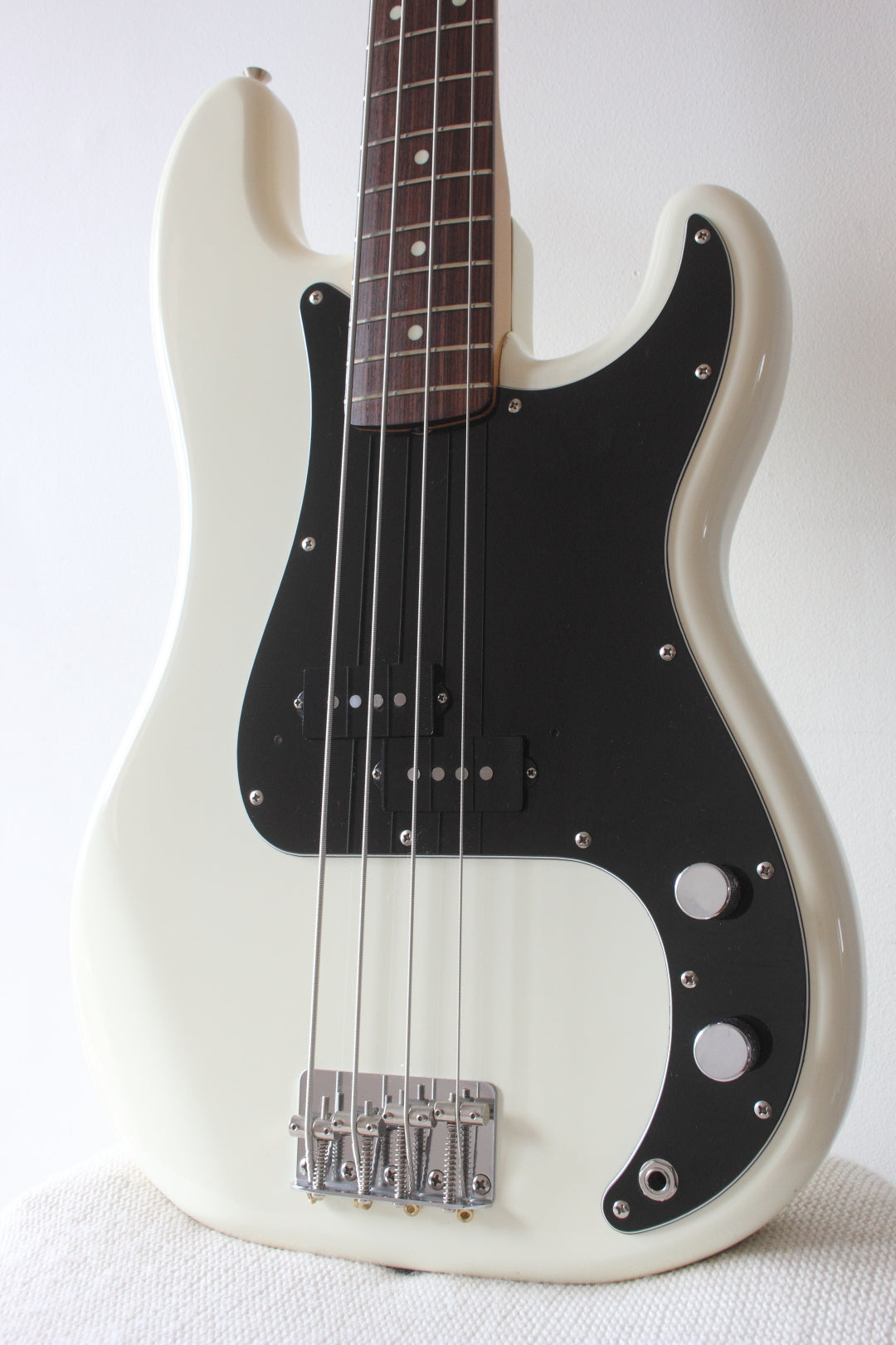 Fender '62 Reissue Precision Bass PB62-55 Vintage White 1986-7