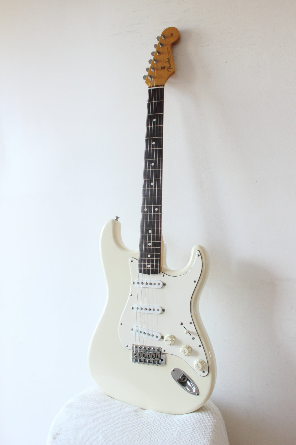 Fender Japan '62 Reissue Stratocaster ST62-70TX Vintage White 1997-00