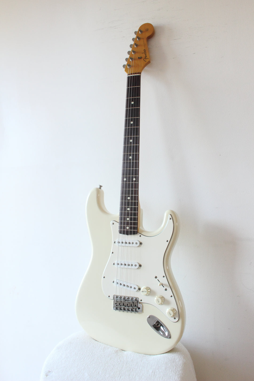 Fender Japan '62 Reissue Stratocaster ST62-70TX Vintage White 1997-00