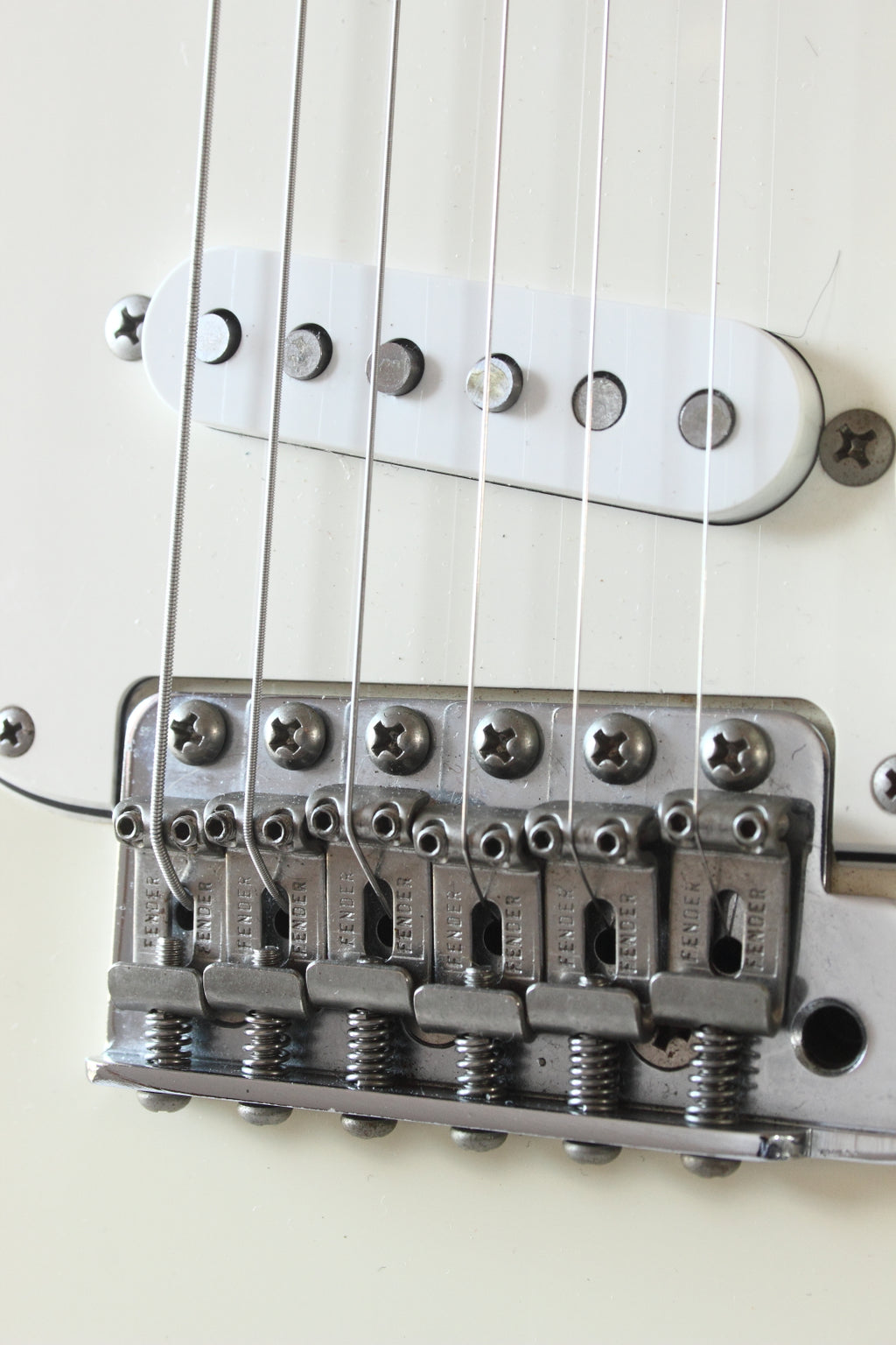 Fender Japan '62 Reissue Stratocaster ST62-70TX Vintage White 1997-00