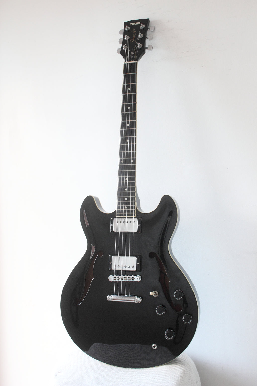 Yamaha SA900 Super Axe Semi-Hollow Black 1986
