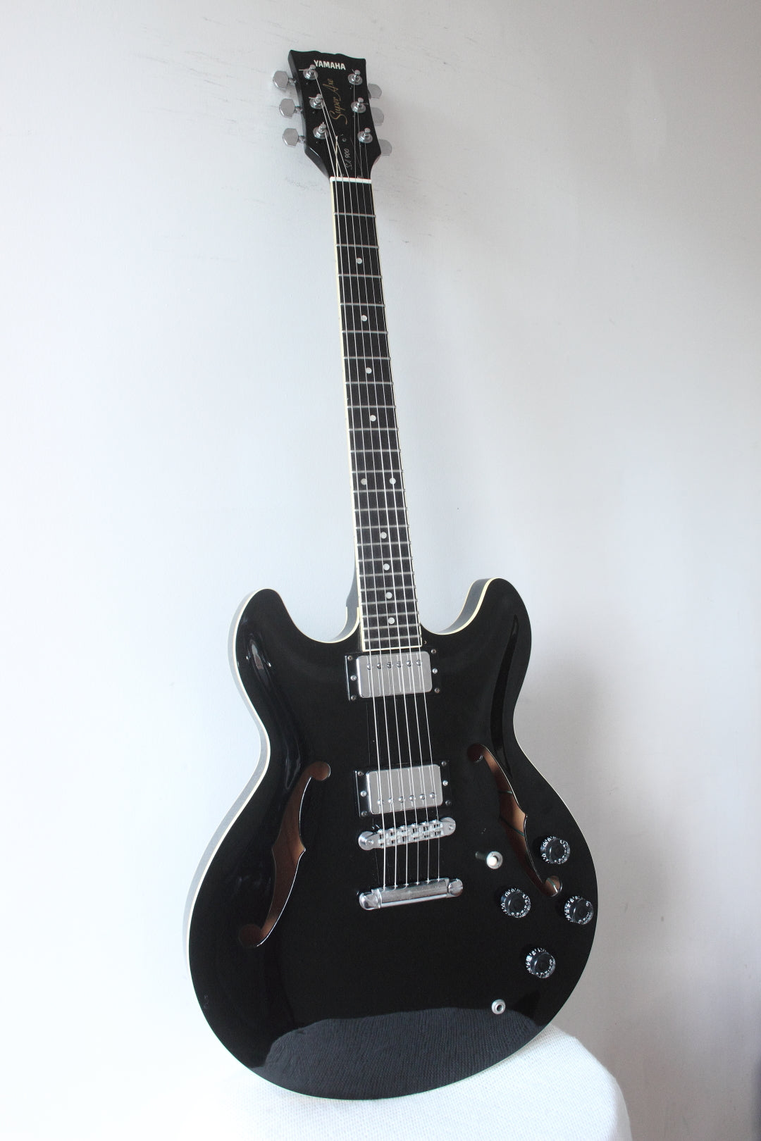 Yamaha SA900 Super Axe Semi-Hollow Black 1986