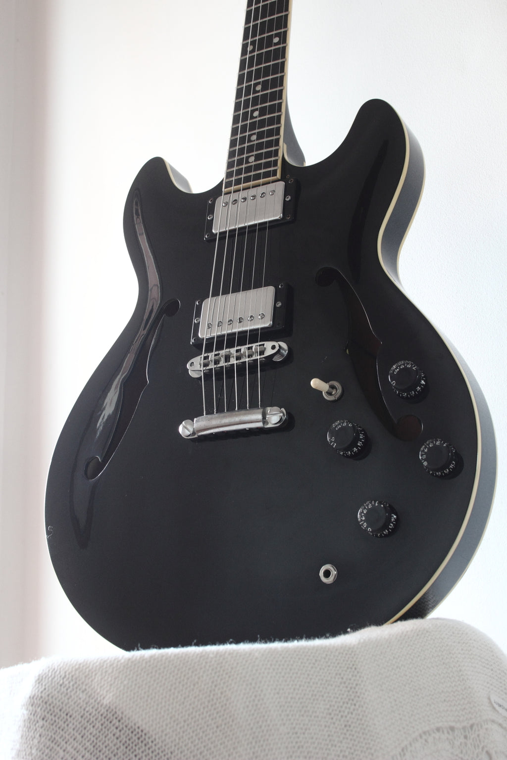 Yamaha SA900 Super Axe Semi-Hollow Black 1986