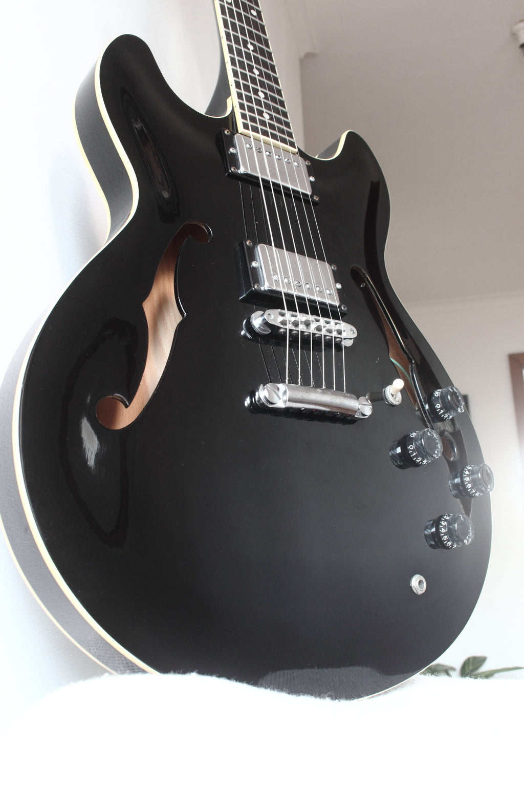 Yamaha SA900 Super Axe Semi-Hollow Black 1986