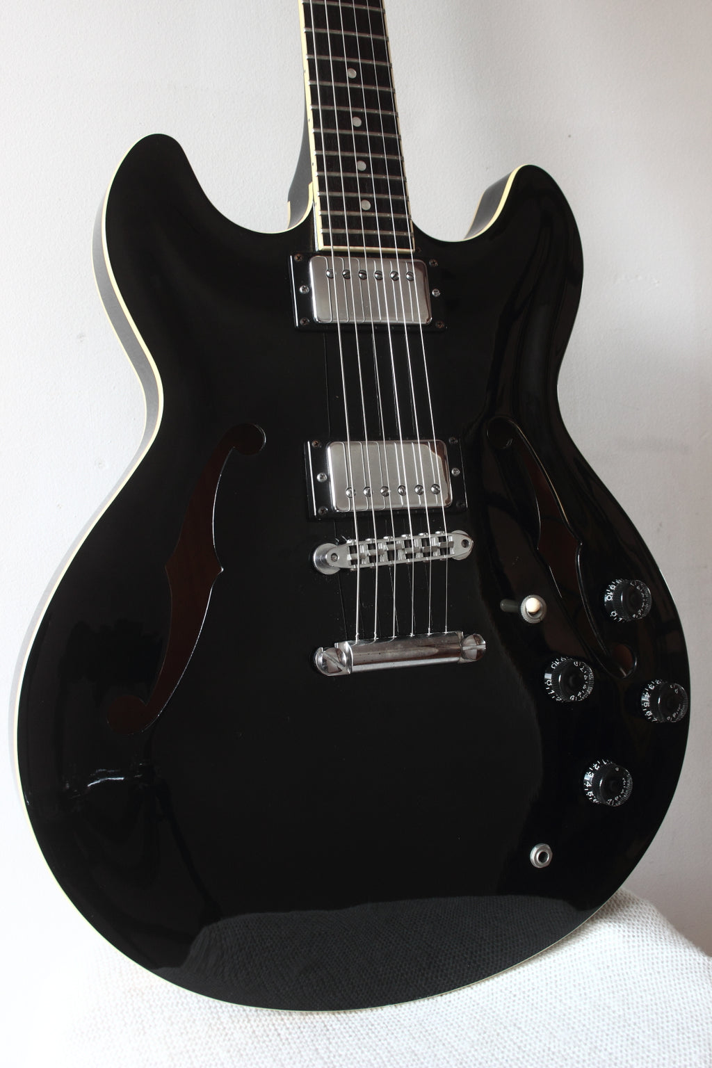 Yamaha SA900 Super Axe Semi-Hollow Black 1986