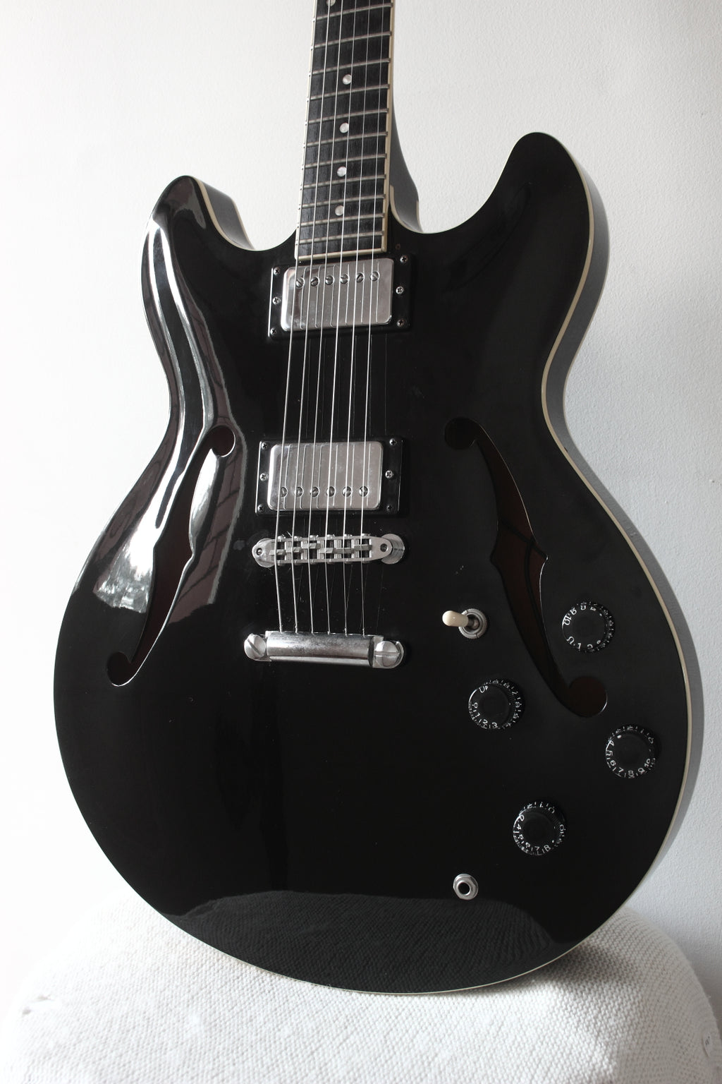 Yamaha SA900 Super Axe Semi-Hollow Black 1986