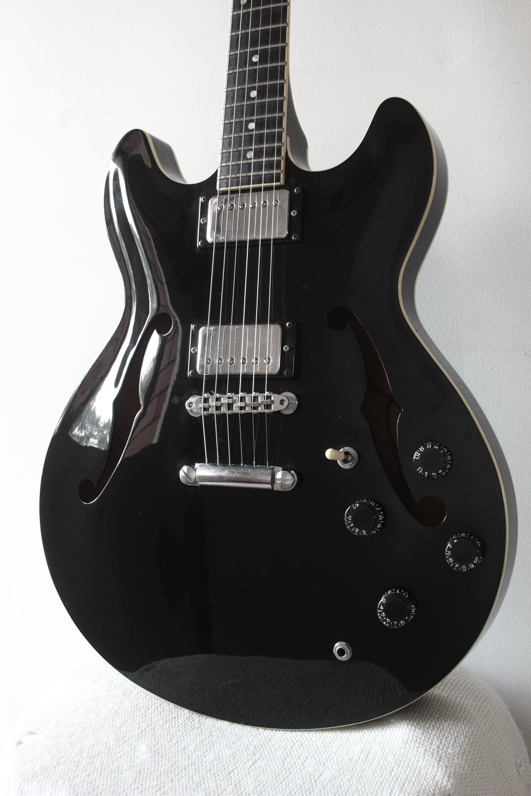 Yamaha SA900 Super Axe Semi-Hollow Black 1986