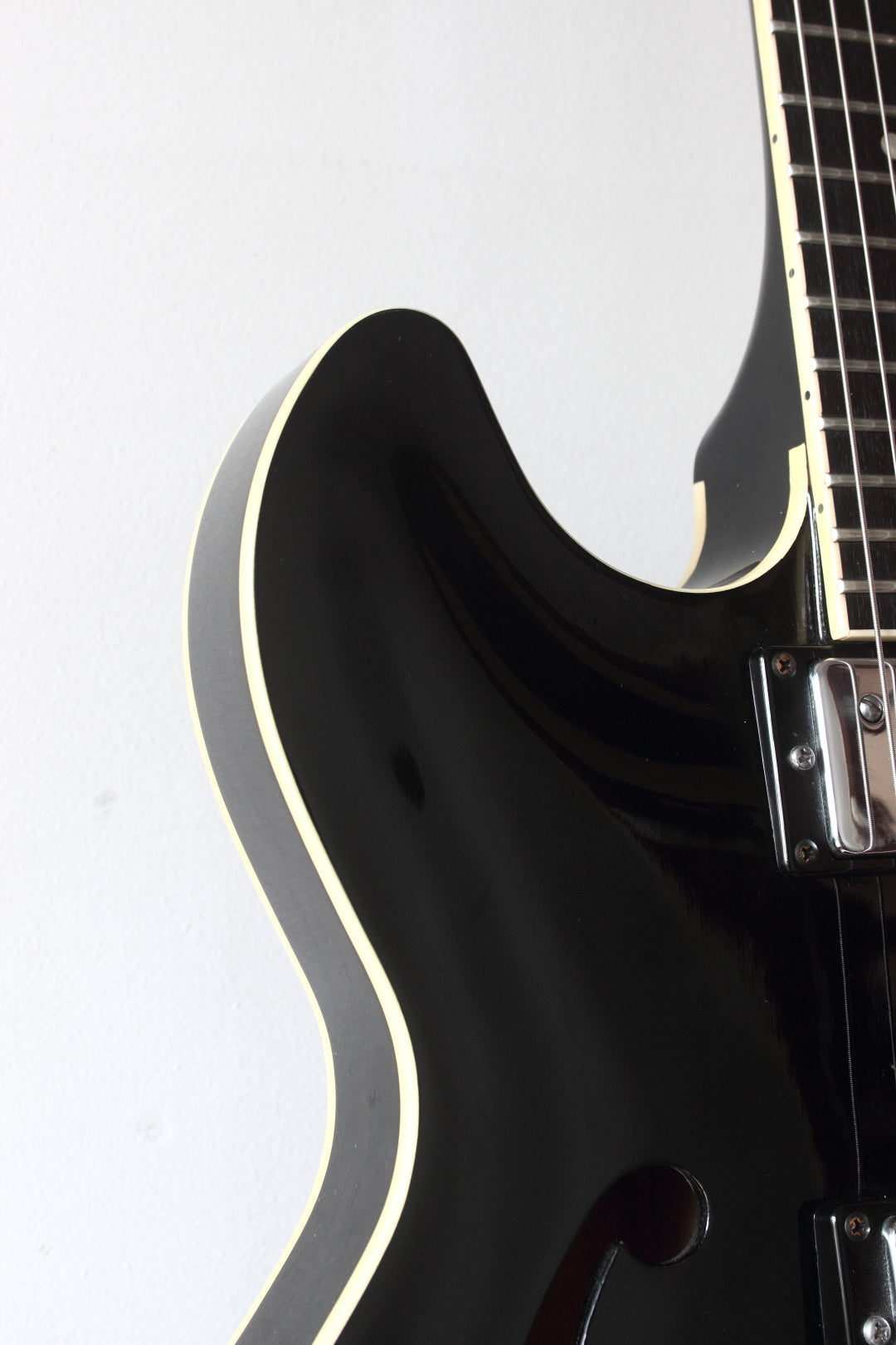 Yamaha SA900 Super Axe Semi-Hollow Black 1986