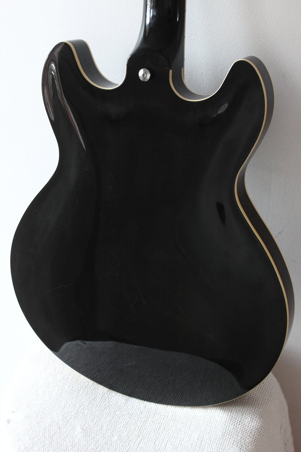 Yamaha SA900 Super Axe Semi-Hollow Black 1986