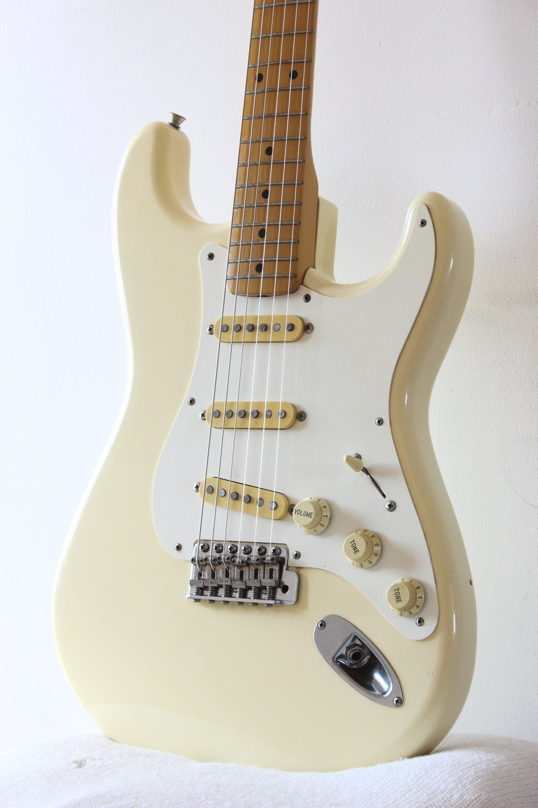 Fender '57 Reissue Stratocaster Vintage White ST57-55 1989-90