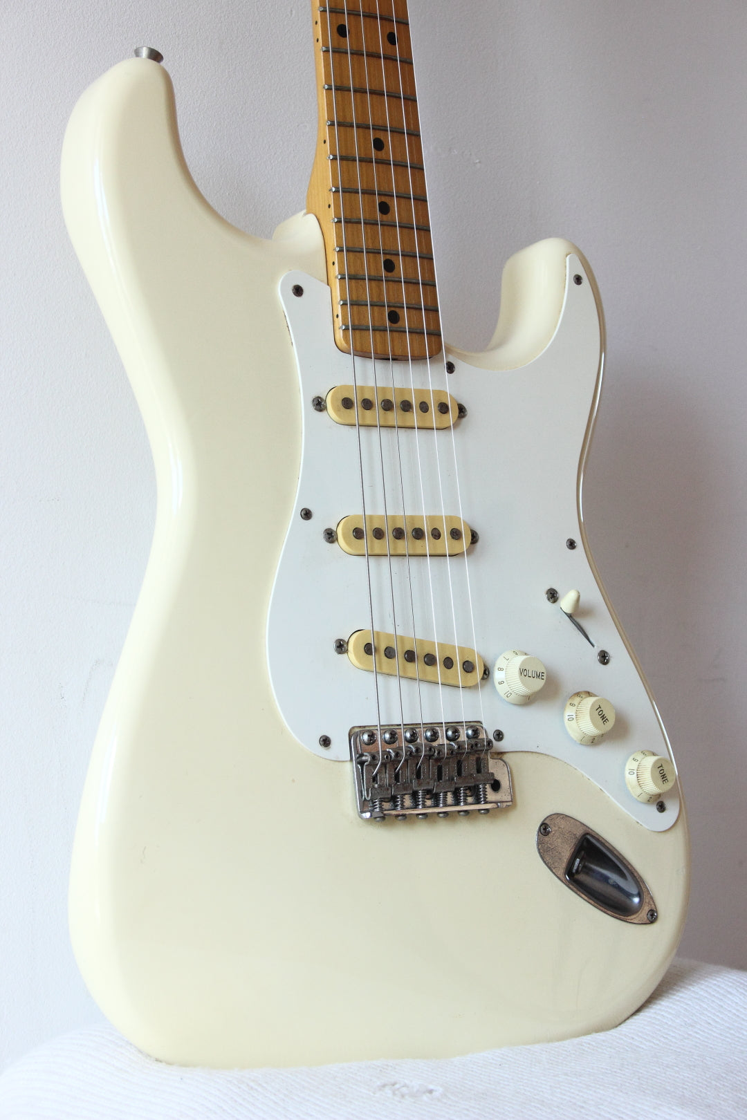 Fender '57 Reissue Stratocaster Vintage White ST57-55 1989-90