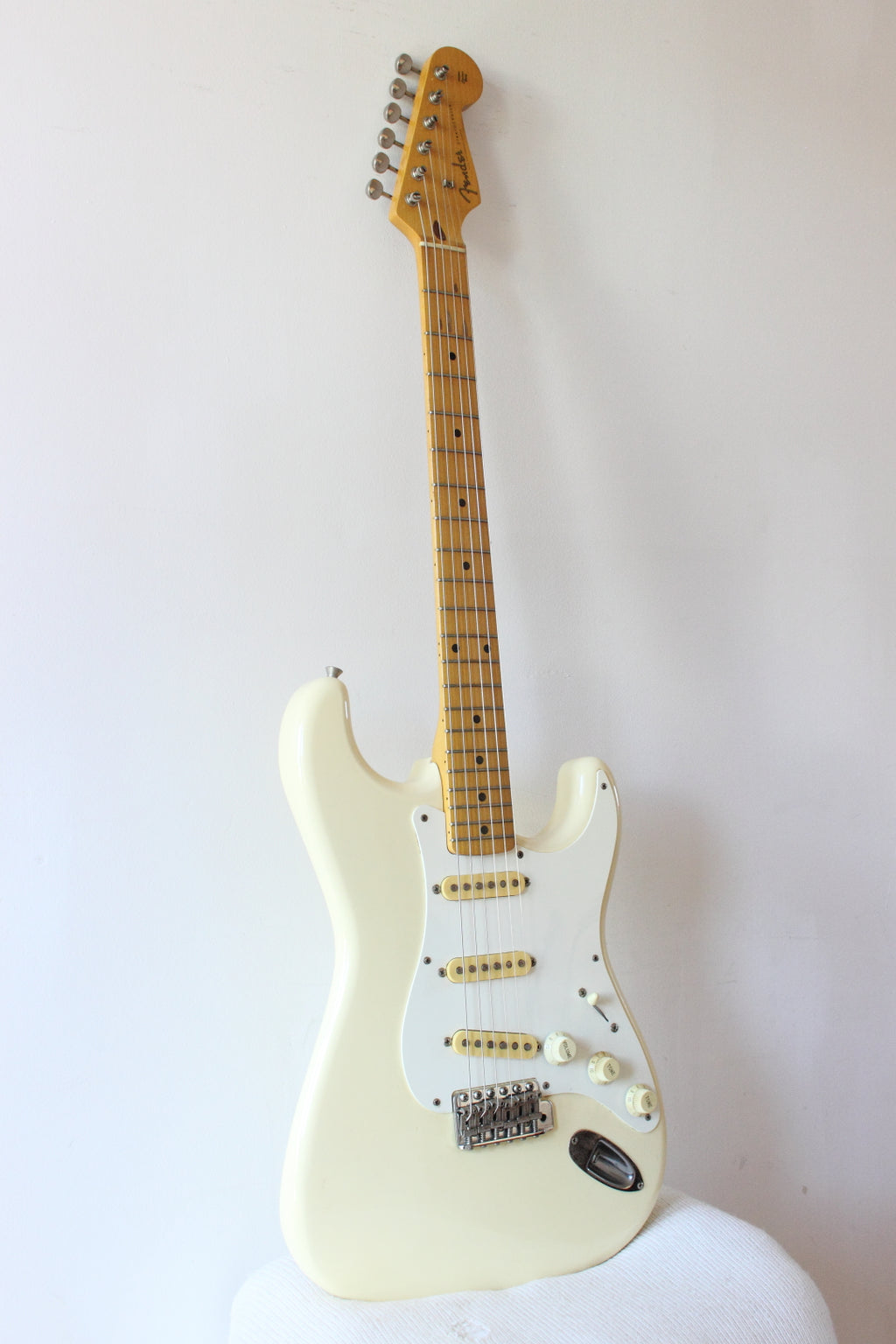 Fender '57 Reissue Stratocaster Vintage White ST57-55 1989-90