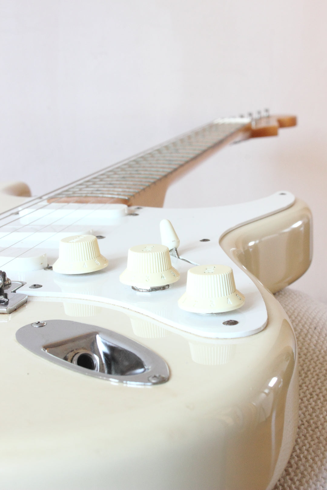 Fender Japan '54 Reissue Stratocaster ST54-95LS Vintage White 2002-04