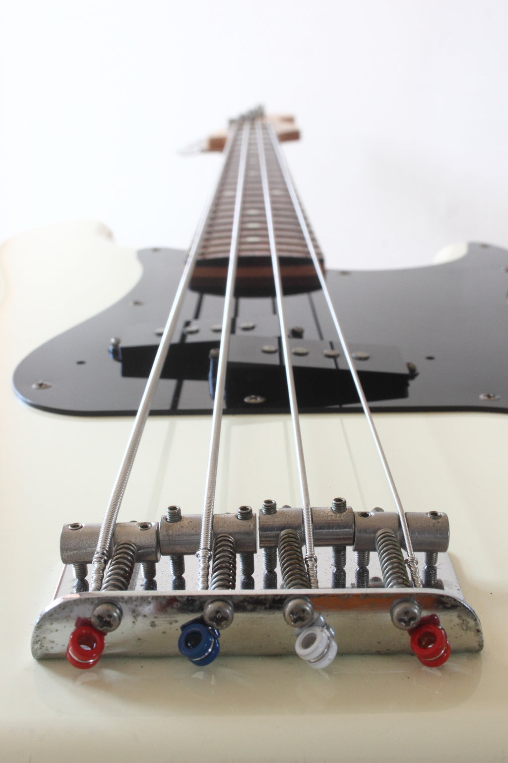 Squier MIJ Precision Bass Silver Series Vintage White 1993/4