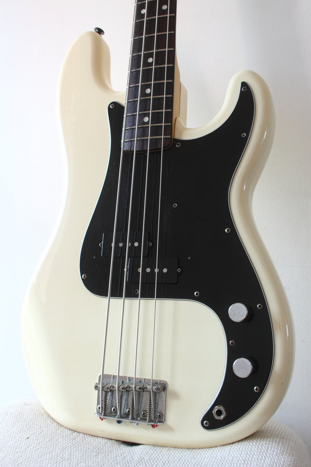 Fender Japan '70 Reissue Precision Bass PB70-70US Olympic White 2002-04
