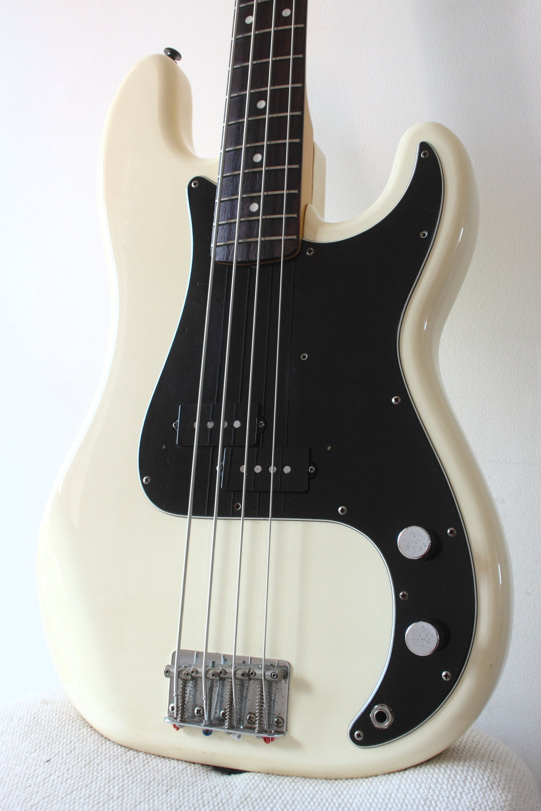 Fender Japan '70 Reissue Precision Bass PB70-70US Olympic White 2002-04