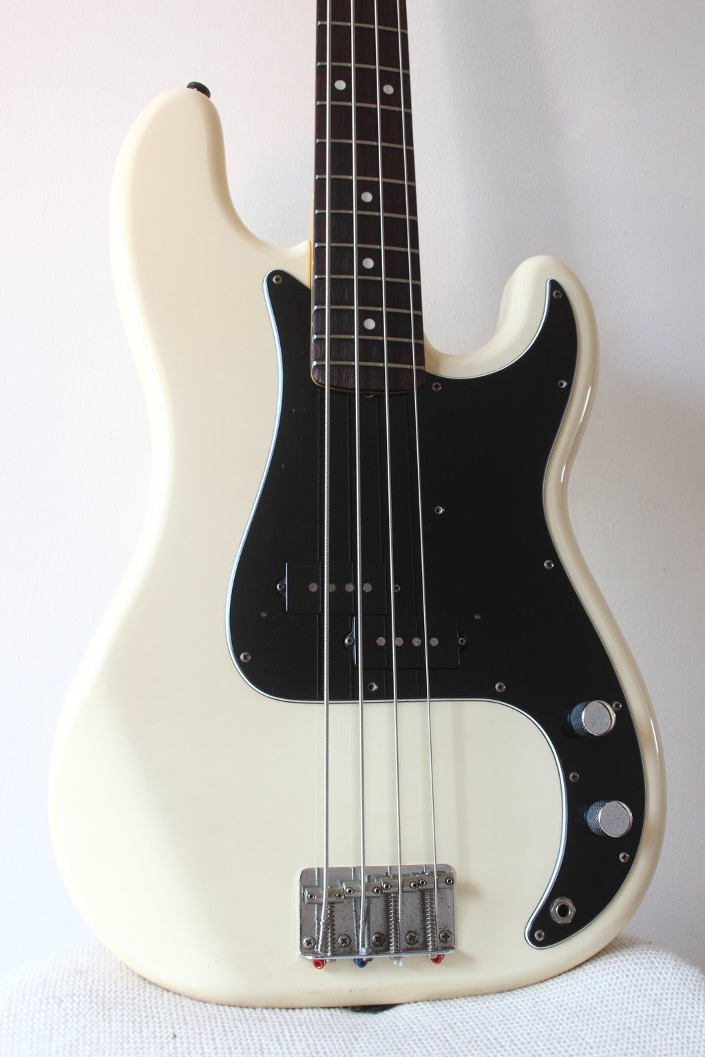 Fender Japan '70 Reissue Precision Bass PB70-70US Olympic White 2002-04