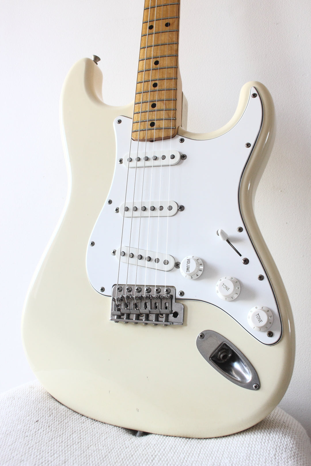 Fender '68 Reissue Stratocaster ST68-85TX Vintage White 1997-00