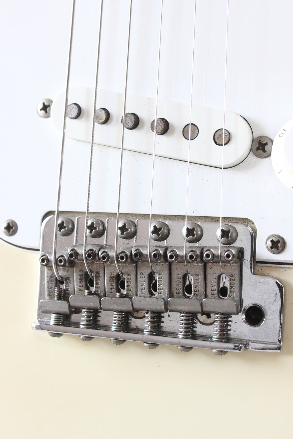 Fender '68 Reissue Stratocaster ST68-85TX Vintage White 1997-00