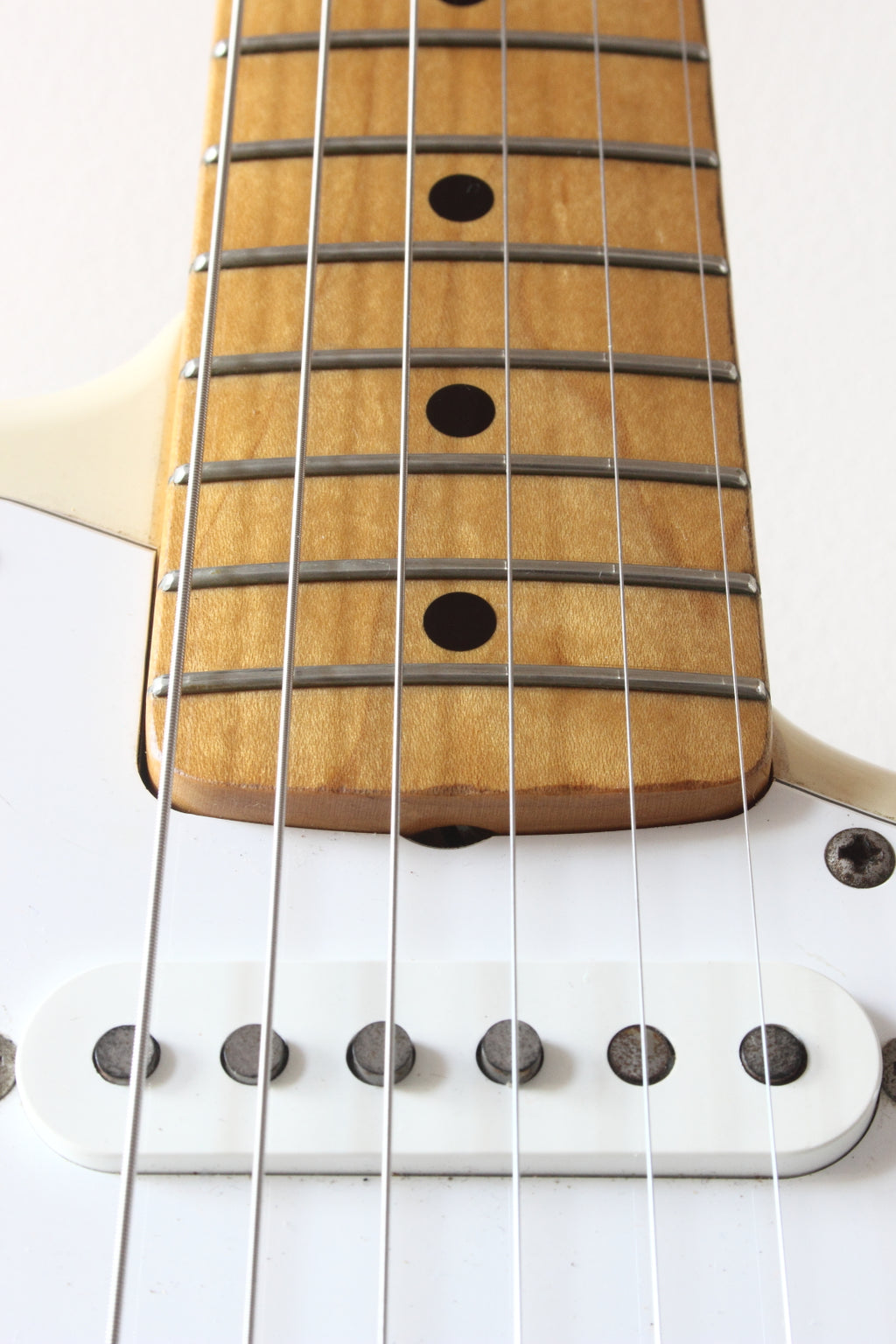 Fender '68 Reissue Stratocaster ST68-85TX Vintage White 1997-00