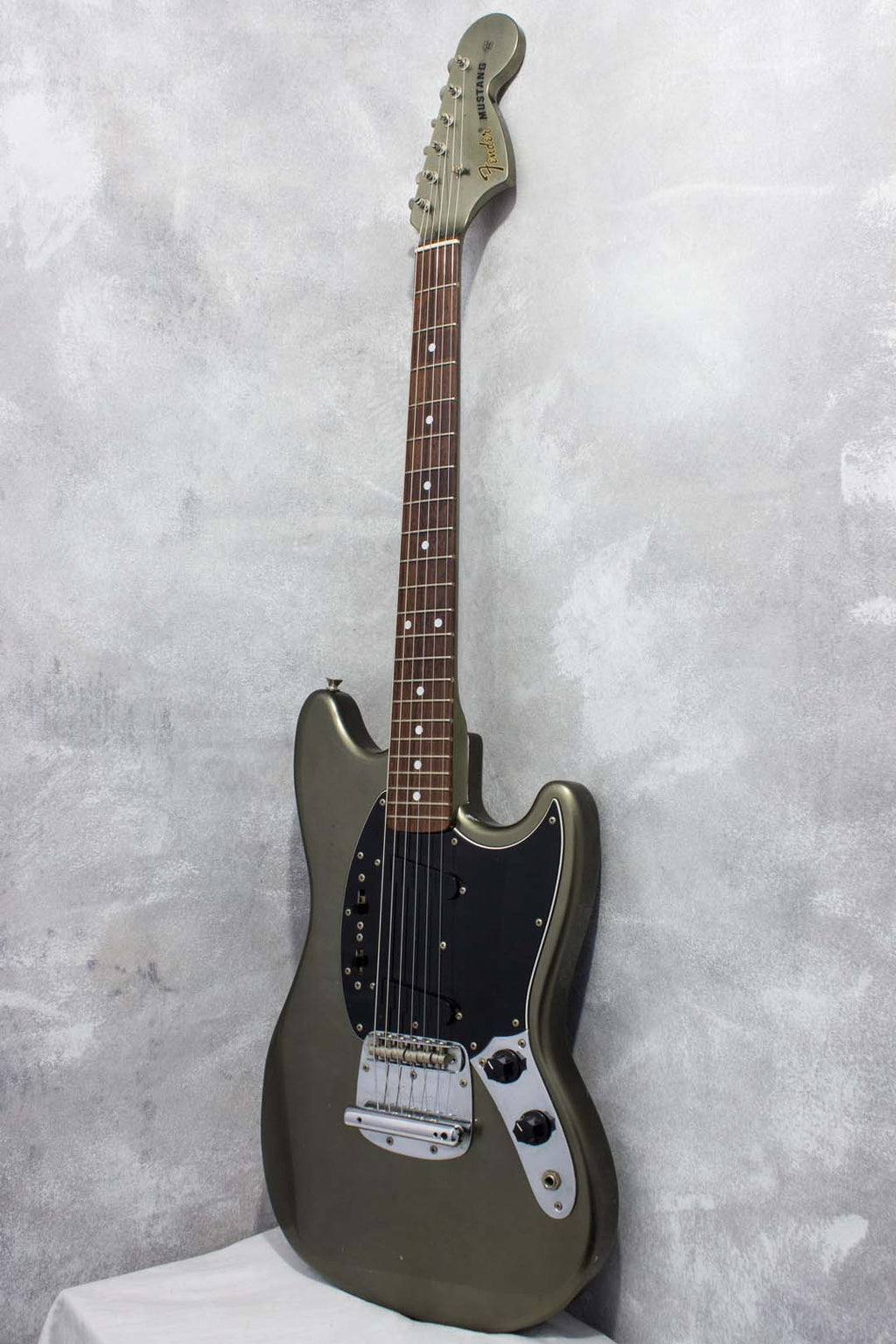 Fender Japan '69 Mustang MG69-65 Pewter Grey 2000