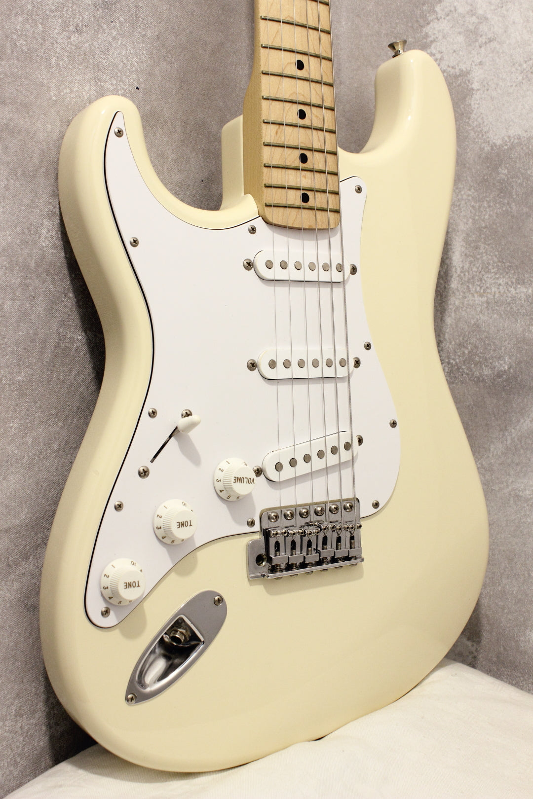 Fender Japan Left Handed '72 Stratocaster ST72/LH Vintage White 2010