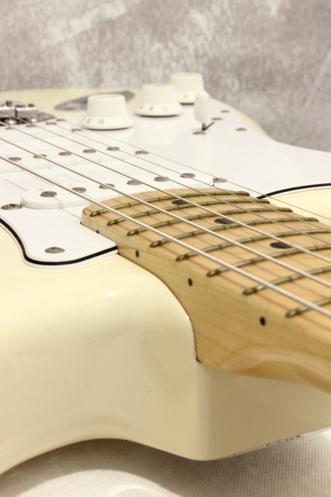 Fender Japan Left Handed '72 Stratocaster ST72/LH Vintage White 2010