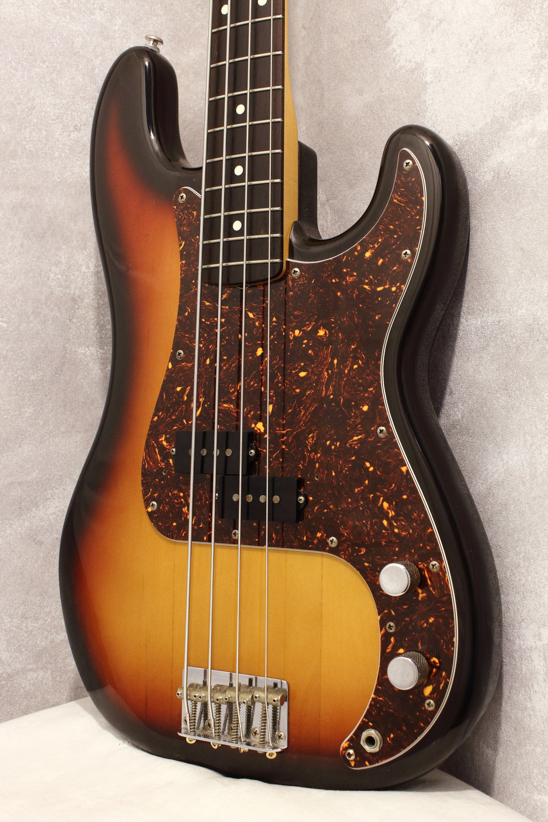 Fender Japan '62 Precision Bass PB62-500 Sunburst 1990